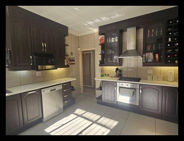 3 BEDROOM HOUSE FOR SALE IN RAVENSKLIP